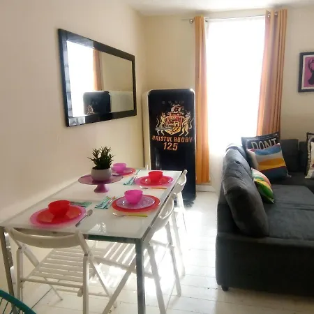 公寓 3 Bedroom Historic Xmas House City Center 布里斯托